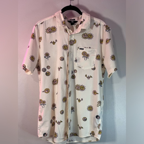 Volcom modern fit, short sleeve button-down shirt medium cream, flower sun, moon - Picture 1 of 8
